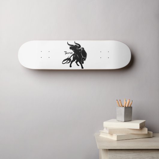 Mighty Taurus the Bull Zodiac Skateboard (Muurkunst (Horizontaal))