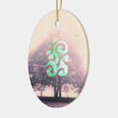Mighty Tree in Fog Mystery Symbol Keramisch Ornament (Links)