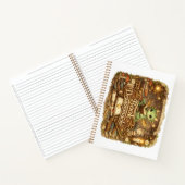 Mignon bébé dragon lisant un cahier de journal | F (Intérieur)