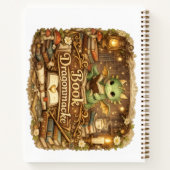 Mignon bébé dragon lisant un cahier de journal | F (Dos)