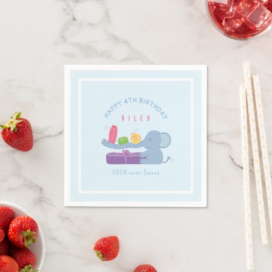 Mignon éléphant au long nez & serviettes en papier (En situation)
