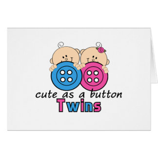 Mignon en tant qu'une fille et garçon de jumeau de
