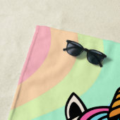 MIGNON ! 🦄 Serviette de plage licorne personnalis (En situation)