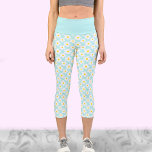 Mignonettes rétro sur leggings d'entraînement Turq<br><div class="desc">Ces mignonnes fleurs de marguerite rétro à motifs capri leggings sont un motif amusant qui est idéal pour les cours de yoga ou juste pour le repos. Doté d'une marguerite de style rétro dessinée à la main sur un arrière - plan turquoise léger.</div>