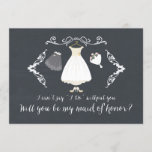 Mignonne Chalkboard Seras-Tu Ma Carte D'Honneur<br><div class="desc">La carte contemporaine "Serez-vous ma femme de chambre d'honneur" est ornée d'une robe mariage,  d'un voile,  de fleurs et de chaussures avec une jolie police de caractères en lettres moulées sur un arrière - plan moderne en damier noir.</div>