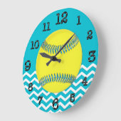 Mignonne Chevron Turquoise Softball Décor HORLOGE (Angle)
