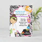 mignonne fille Pink Zebra spa de fête invitation (Debout devant)