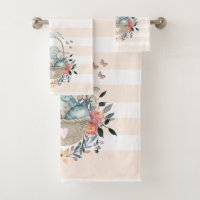 Mignonne lapin dans un panier avec des oeufs et de