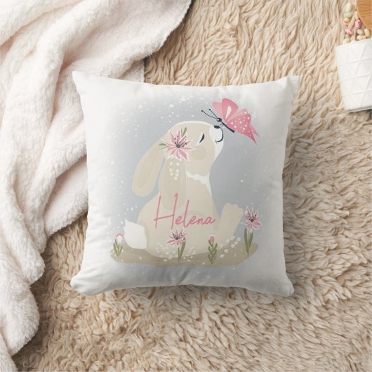 Mignonne lapin et papillon. Coussin décoratif (Couverture)