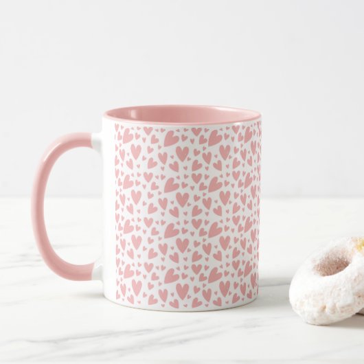 Mignonne main tiré coeur amour Motif Mug (Avec donut)