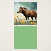 Mignonne poney brun dans le champ floral (Devant & derrière)