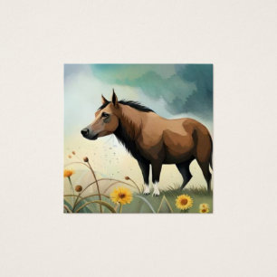 Mignonne poney brun dans le champ floral