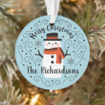 Mignonne Snowman ornement en céramique de Noël<br><div class="desc">Un mignon bonhomme de neige de Noël avec les mots Joyeux Noël décore cet ornement. Personnalisez-le avec votre nom de famille. Un accent amusant pour la période des fêtes de Noël. Conçu pour vous par Blackberry Boulevard.</div>