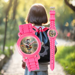 Mignonne souris en route pour l'école<br><div class="desc">Cette montre présente une mignonne souris sur le chemin de l'école - cadeau parfait pour une fille!</div>