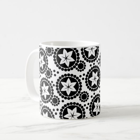 Mignonne tasse de fleurs blanches noires (Devant gauche)