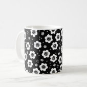 Mignonne tasse de fleurs blanches noires (Devant gauche)