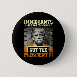 Migranten zijn geen criminelen, maar de president  ronde button 5,7 cm