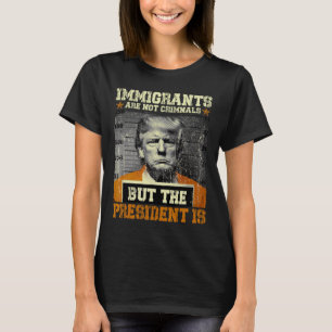 Migranten zijn geen criminelen maar de president w t-shirt