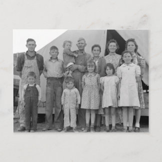 Migrerende Familie tijdens de Oogst van de Erwt -- Briefkaart