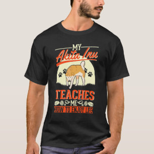 Mijn Akita Inu Leert Me Hoe Het Leven Te Genieten T-shirt