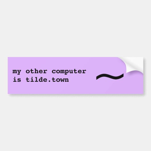 Mijn andere computer is tilde.town bumpersticker (Voorkant)
