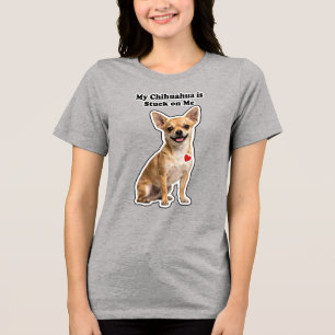 Mijn Chihuahua zit aan me vast Hond Liefhebber Tri-Blend Shirt