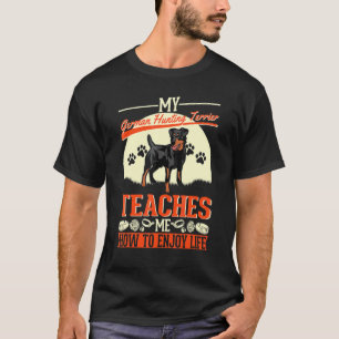 Mijn Duitse Jachtterriër Leert Me Hoe Te Genieten T-shirt