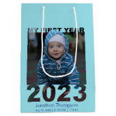 Mijn eerste jaar 2023 Modern Cutout Baby Foto Blau Medium Cadeauzakje (Achterkant)