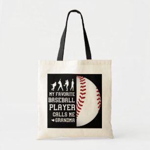Mijn favoriete honkbalspeler noemt me oma tote bag