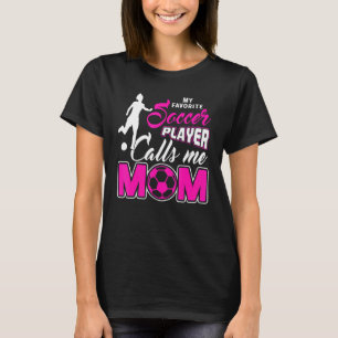 Mijn favoriete voetballer roept me mama 1 t-shirt