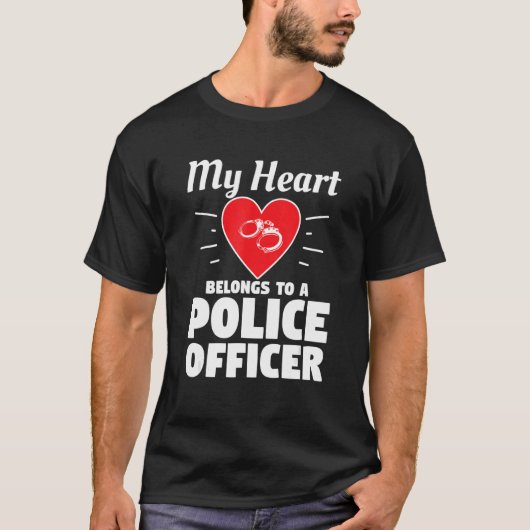Mijn hart behoort tot een politiebeambte die vrouw t-shirt (Voorkant)