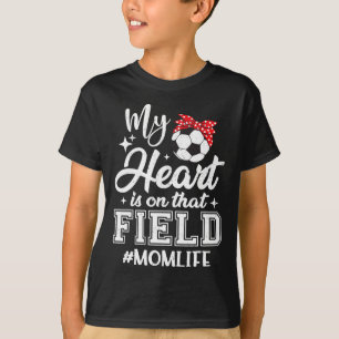 Mijn hart is op dat voetbalveld Voetbalmoeder Moed T-shirt