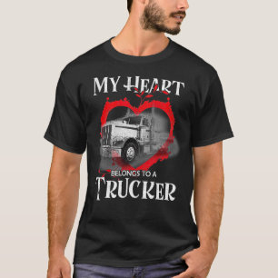 Mijn hart is van een vrachtwagenchauffeur die rijd t-shirt