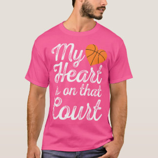 Mijn hart ligt op dat veld vrouwen basketbal moede t-shirt