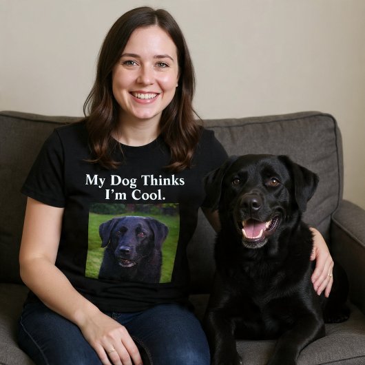 Mijn hond denkt dat ik een coole aangepaste grappi t-shirt