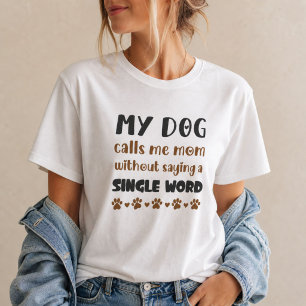 Mijn hond noemt me mama zonder een woord te zeggen t-shirt