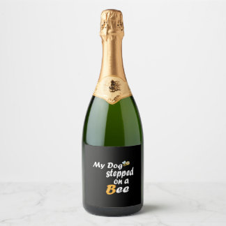MIJN HOND STAPTE OP EEN BIJEN T-shirt Sparkling Wijnetiket