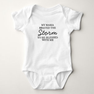 Mijn mama trotseerde de storm om met mij gezegend romper