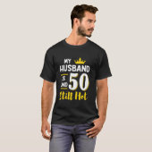 Mijn man is 50 en nog steeds heet 50ste verjaardag t-shirt (Voorkant volledig)