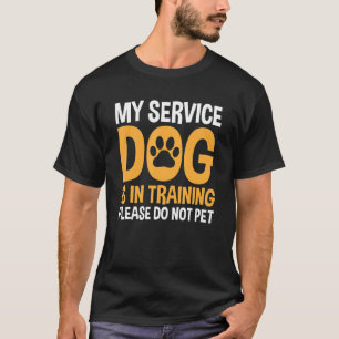 Mijn Service Dog is in opleiding alstublieft niet T-shirt