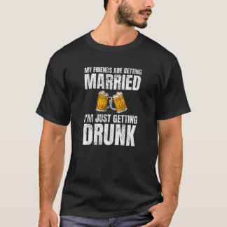 Mijn vrienden worden een Drink huwelijk. T-shirt