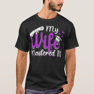 Mijn vrouw gaf het grappige masteropleiding t-shirt