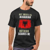 Mijn vrouw is Albanees... niets wat me schaadt T-shirt (Voorkant)