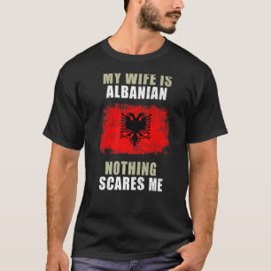Mijn vrouw is Albanees... niets wat me schaadt T-shirt