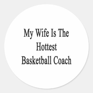 Mijn vrouw is de populairste basketbalcoach ronde sticker