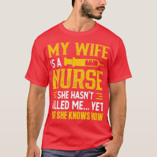 Mijn vrouw is een verpleegster die ze me al doodde t-shirt