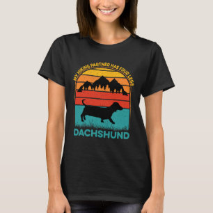 Mijn wandelende partner heeft vier Legs Dachshund T-shirt