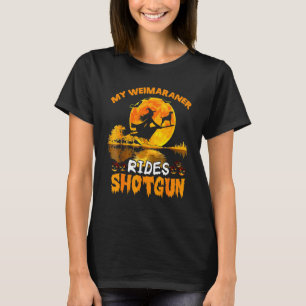 Mijn Weimaraner hond rijdt shotgun met heks Hallow T-shirt