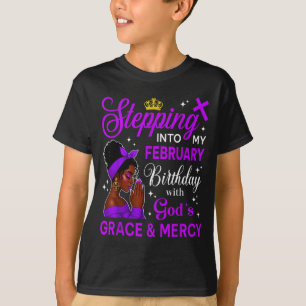 Mijn zwarte afro-vrouw die in mijn verjaardag in f t-shirt