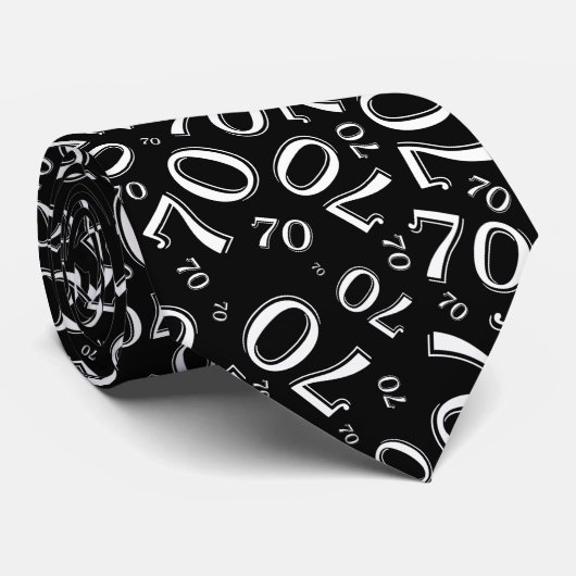 Milestone 70 Random Number Pattern Zwart/Wit Stropdas (Opgerold)